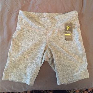Old navy active Bermuda shorts. Tags on!
